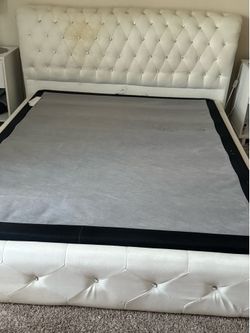 White Bed Queen Size With The Frame And Box