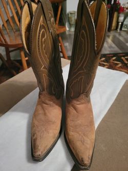 Women's Laredo Cowboy Boots....size 8
