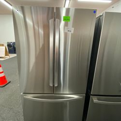 LG LRFLCS 27 cu. ft. Smart Refrigerator