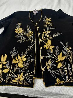2 Lots of women’s clothing…Some never worn