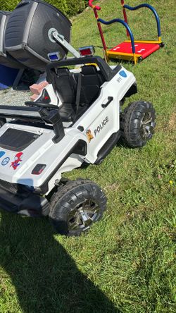 Police jeep with music and control remote and charger for 2 kids