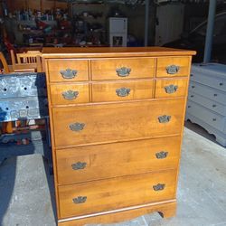 4-Drawer Oak Wood Dresser 