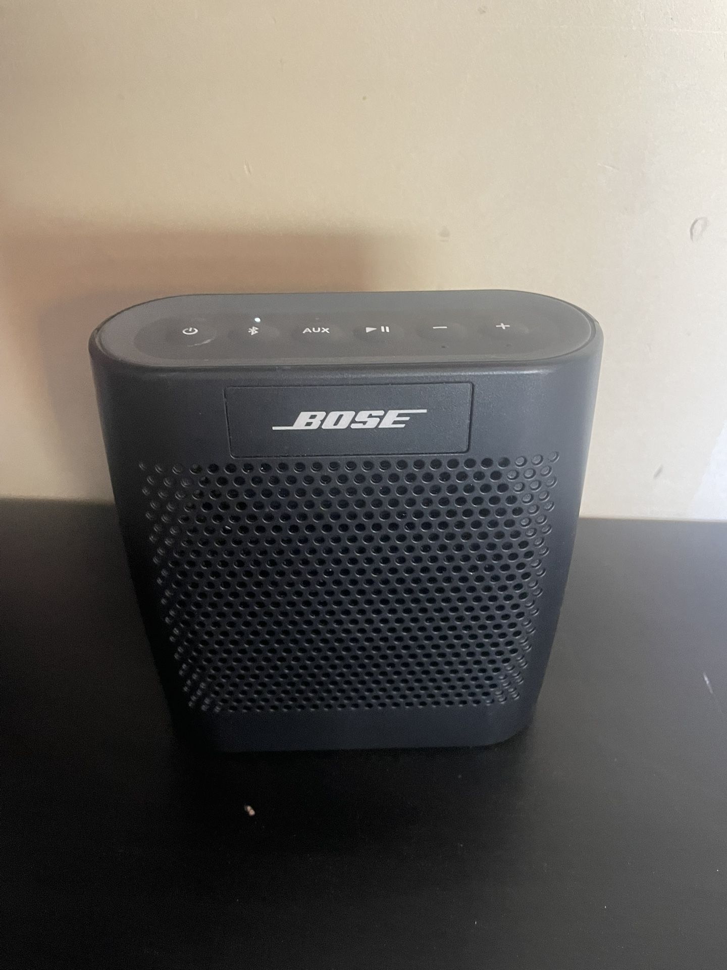 Like new Bose color Soundlink - sounds incredible - portable & Bluetooth