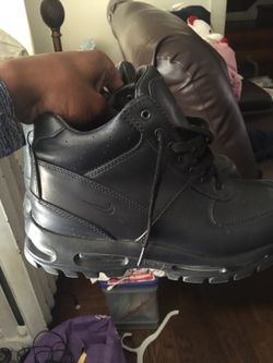 Navy blue Nike boots sz 8