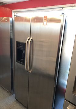 GE 25 ft.³ stainless steel side-by-side refrigerator