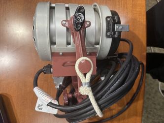 Mole-Richardson Molequartz Tweenie II Solarspot 650W Fresnel Light