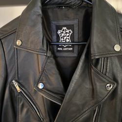 Lightly used REAL LEATHER jacket - women’s