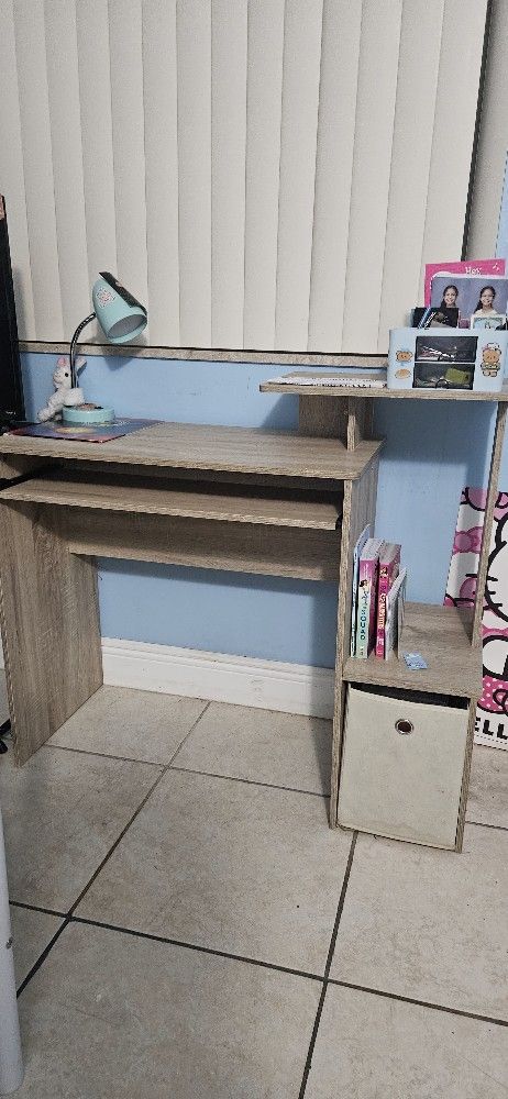 Desk Like New