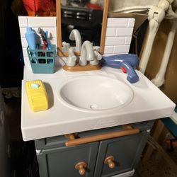 Kids Play Pretend Bathroom Sink