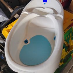 4moms Cleanwater Infant Tub With Thermometer
