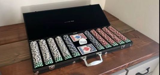 Sharper Image Back Case & Poker Set - Ceramic Chips, 2 Card Decks, Dealer Button, 550 chips