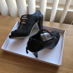 Black Dressy High Heels Shoes - Size 9