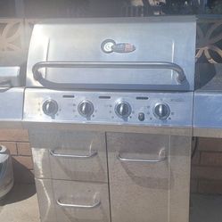 Gas BBQ WITH tank!