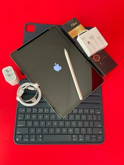 Apple IPad Air 4th Generation (10.9” Liquid Retina/ 2020 Model) 64GB with keyboard case, stylus pen & Accessories (256GB $429)