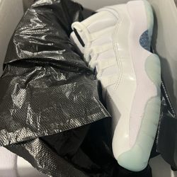 Jordan 11 legend blue