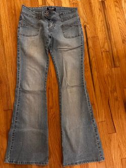 Low-Rise Flare Jeans Light Wash