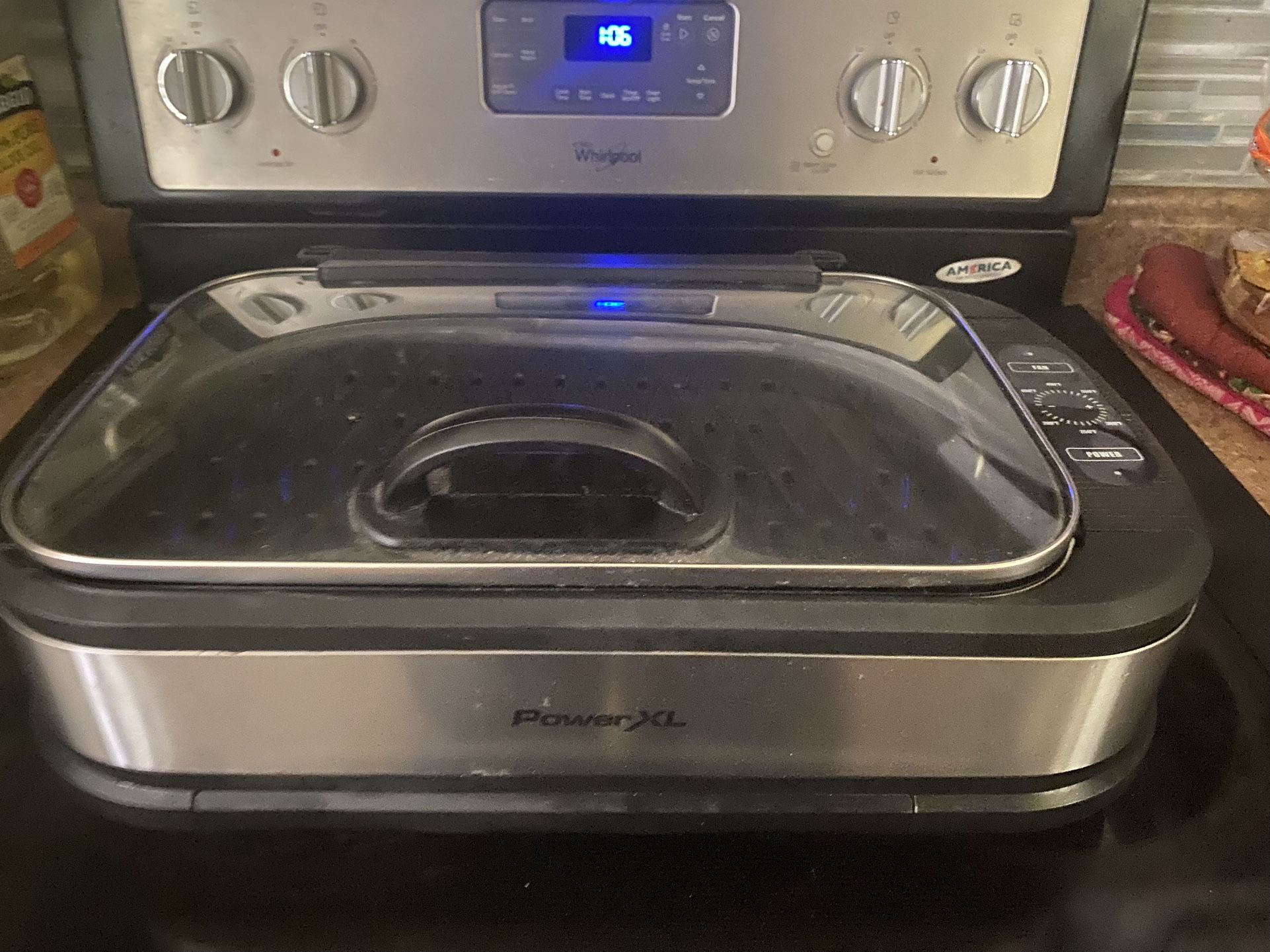 PowerXL Smokeless Grill with Tempered Glass Lid and Turbo Speed Smoke Extractor Technology.