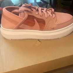 Authentic Ladies Nikes -9 NOW REDUCED