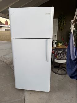 Frigidaire FFTR181TWO