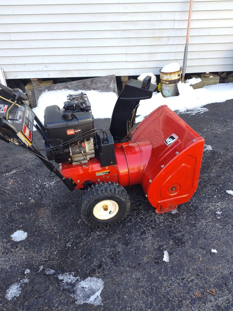 9 HP Toro Power Shift Snow Blower With Electric Start