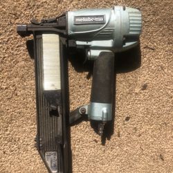 Staples Gun