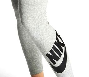 NWOT NIKE LOGO LEGGINGS 