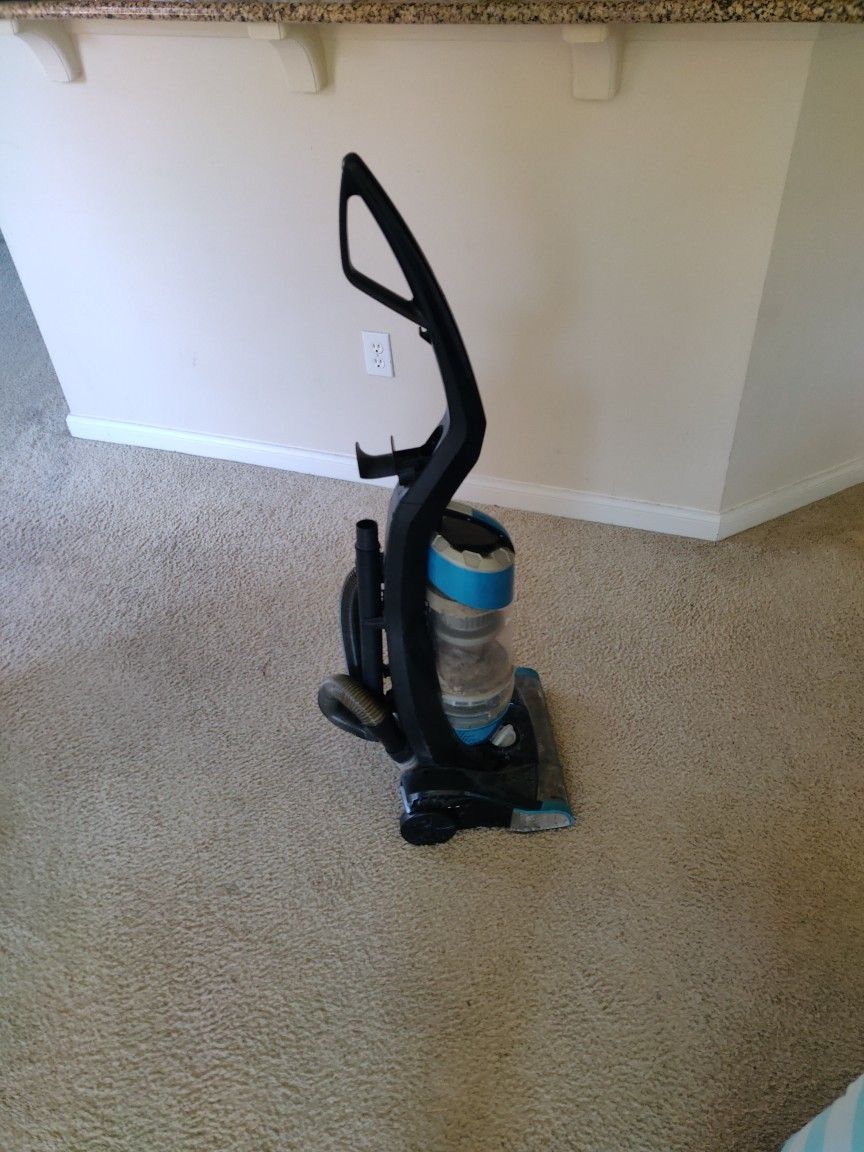 Vacuum with Retractable Cord