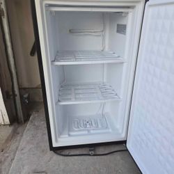 Midea Mini Freezer 