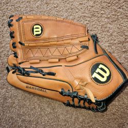 New A700 Wilson Leather LH 12 1/2" Baseball Glove