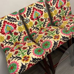 Beautiful Ancient Accent Chairs 4 Chairs $125