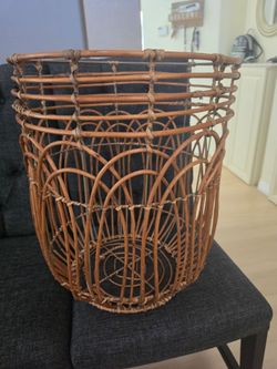 Wicker hamper