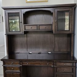 Set: Credenza with hutch