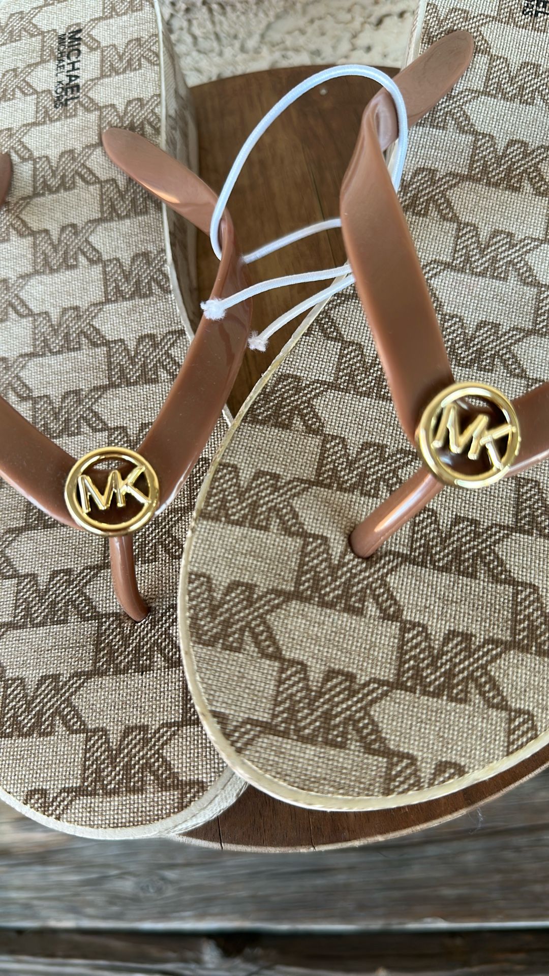 NEW Michael Kors Platform Flip Flop Sandals Light Cream Multi Size 11
