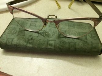 I pair vintage 41/2 Alum glasses- prescription