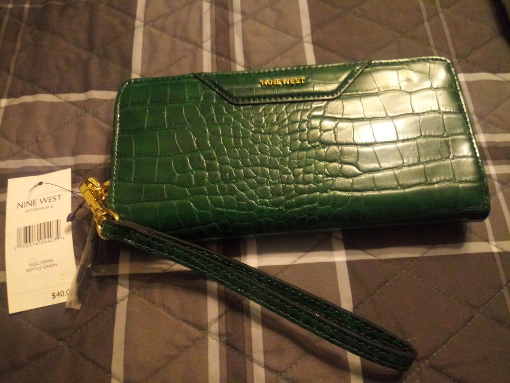 New with tags...wallet/purse/wristlet/clutch...Make a great gift!!-