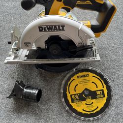 Dewalt Xr 6 1/2 Circular Saw TOOL ONLY 