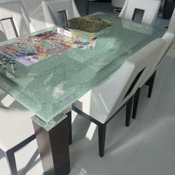 6 Chair Dining set Haverty Brand. 