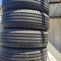 Vendo 4 Llantas Usadas 235 70 17 Hankook