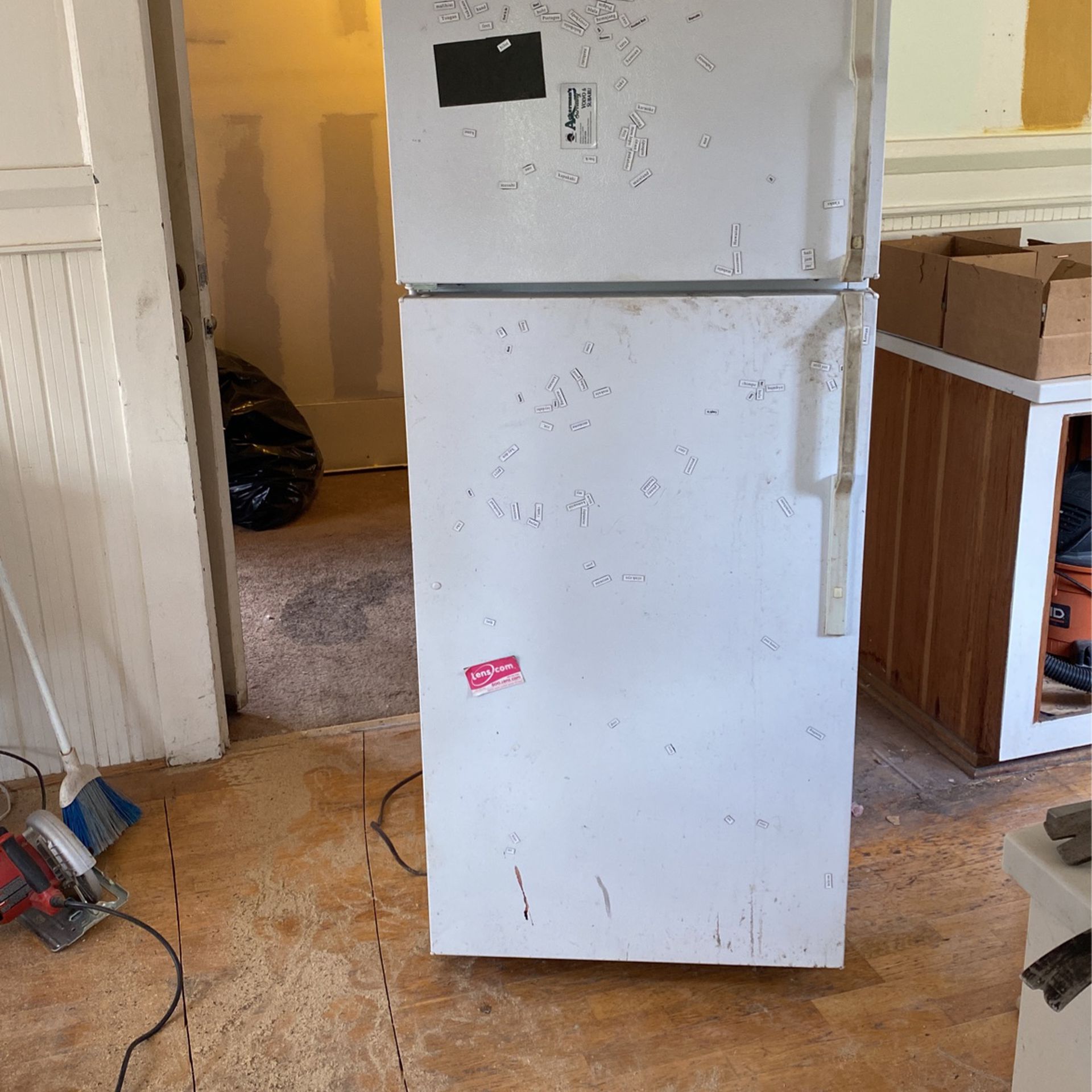 Free Fridge (Refrigerator) Needs Deep Cleaning