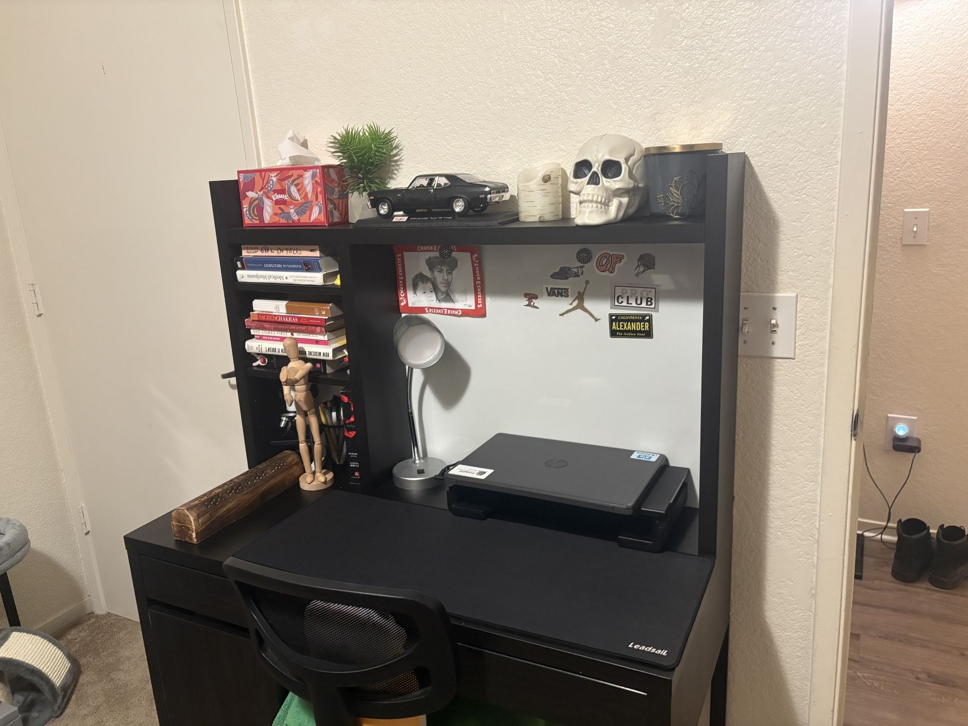 IKEA MICKE desk (, NEED this gone!)