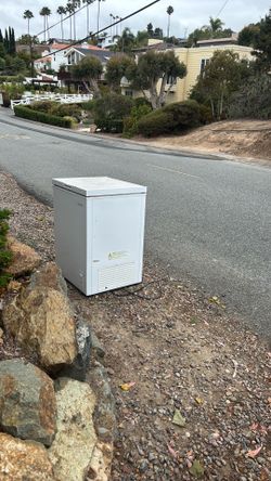 Free functioning freezer.