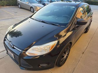 2012 Ford Focus STICK SHIFT
