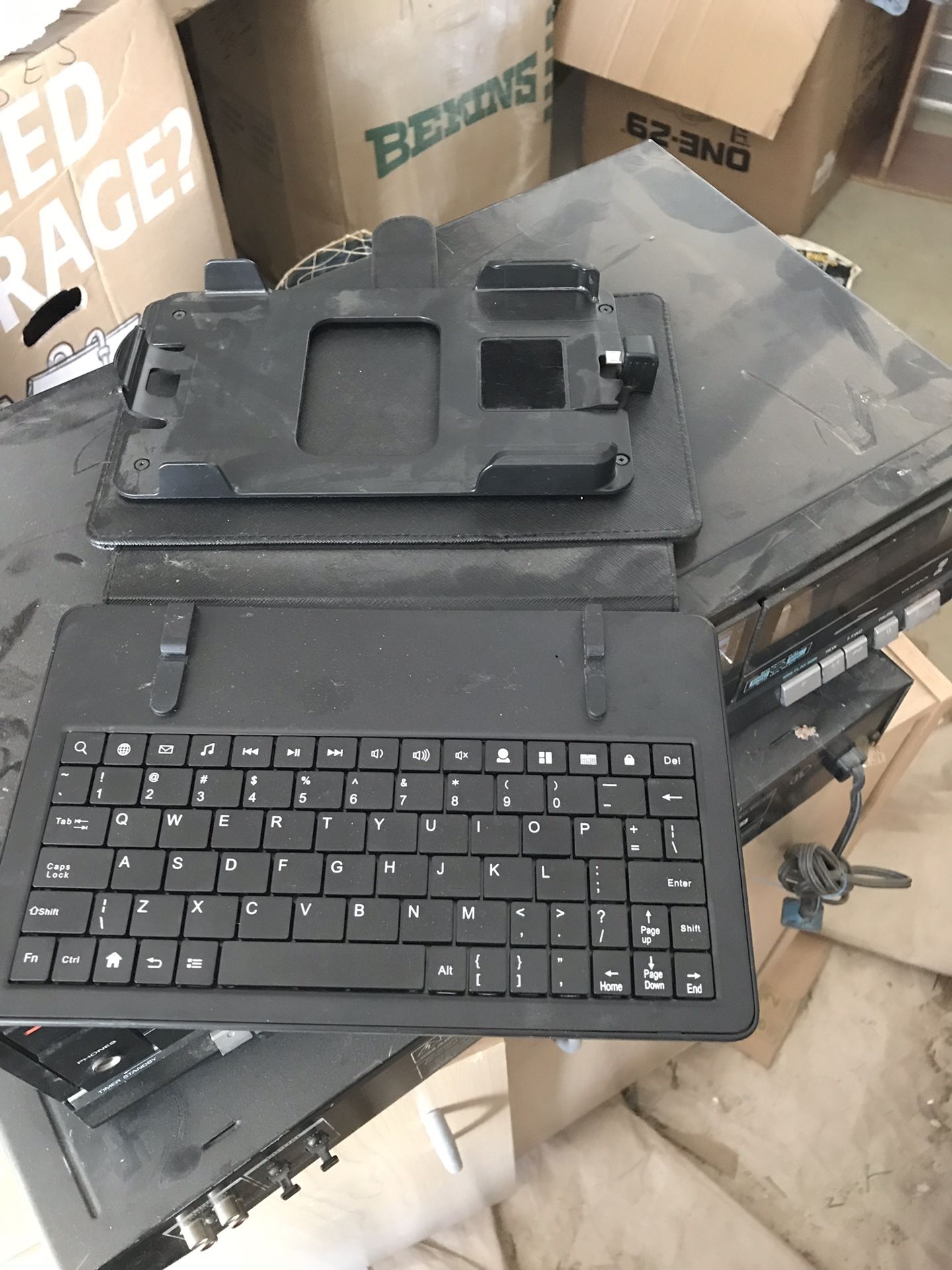 Mine iPad keyboard and protector