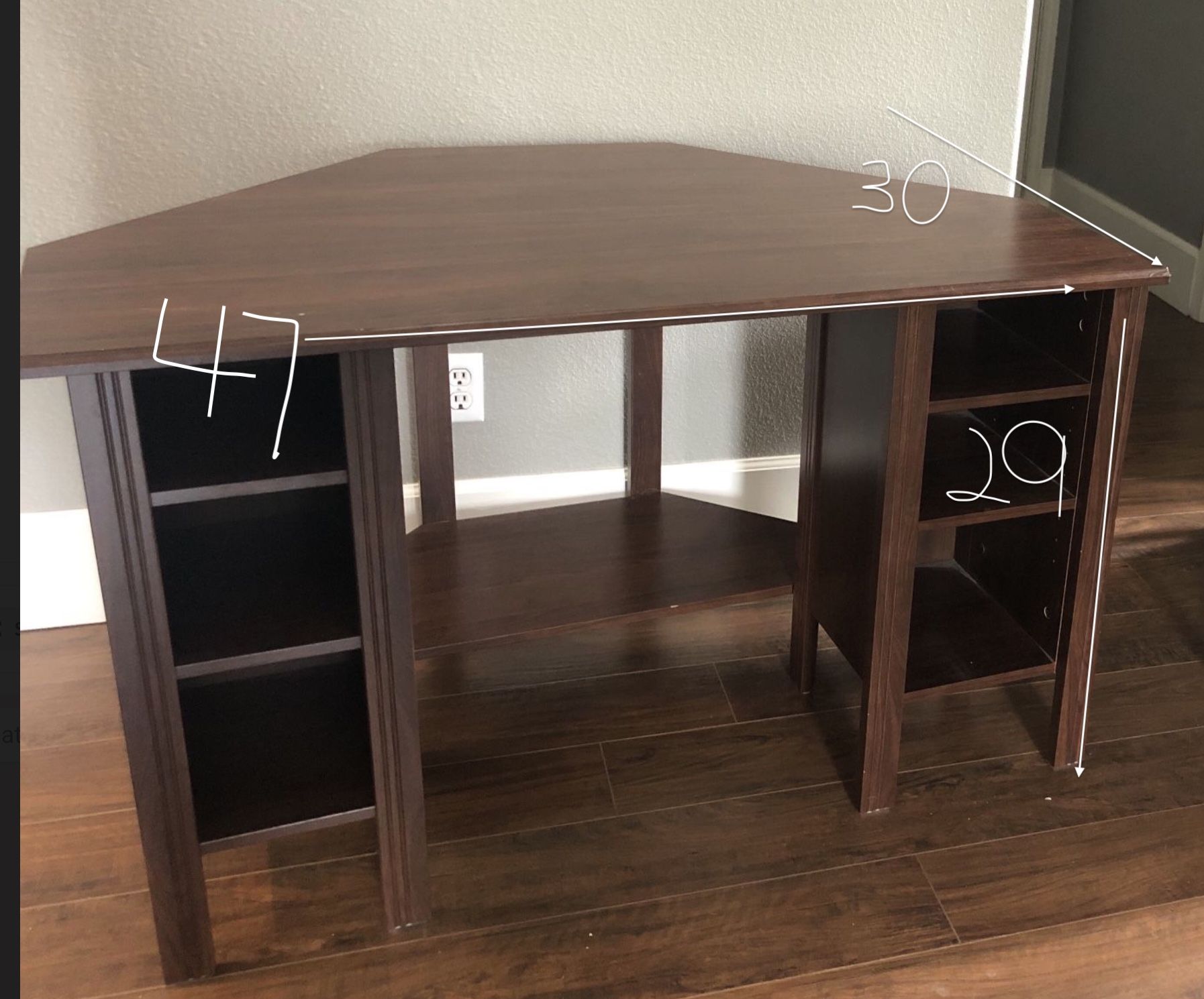 Corner desk