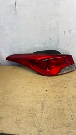 2011 2012 2013 Hyundai Elantra drive side taillight
