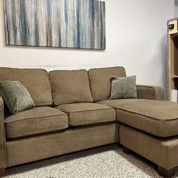 (+Delivery Opt.) Beautiful/Reversible L-Shaped Designer Sectional!