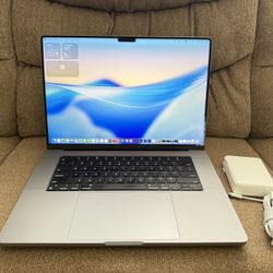 2021/2022 Apple MacBook Pro 16-Inch "M1 Max", 32GB ram,1TB,Apple Care, 31 Cycles, 100% Battery Life. 