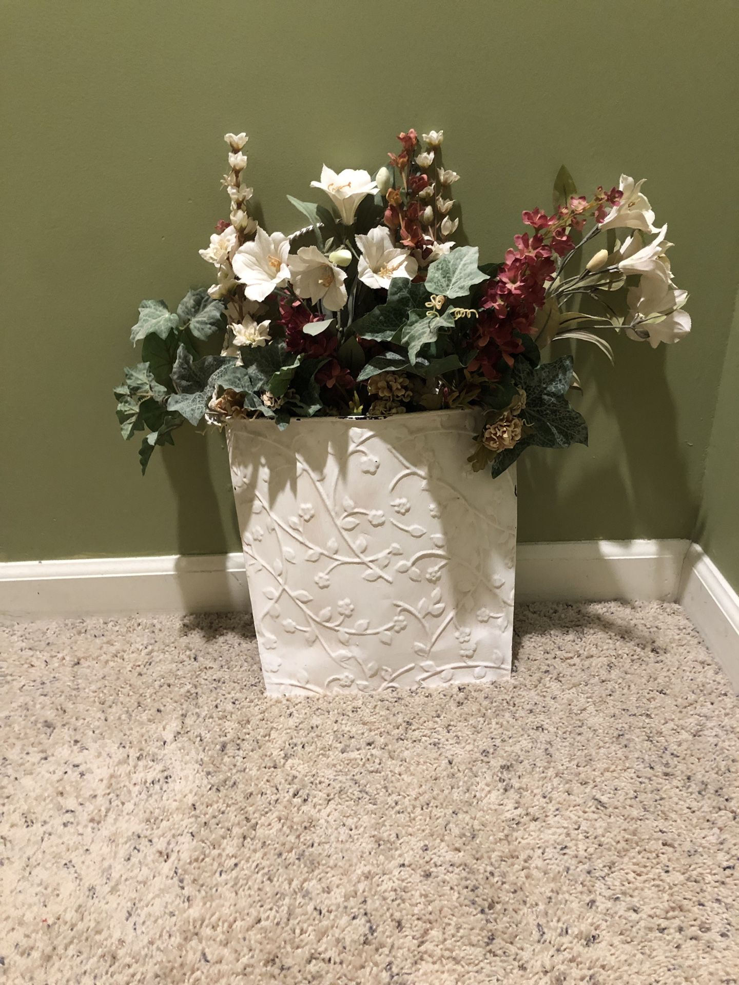 Flower decoration with vase