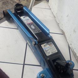 hydraulic jack. (MVP Brand)