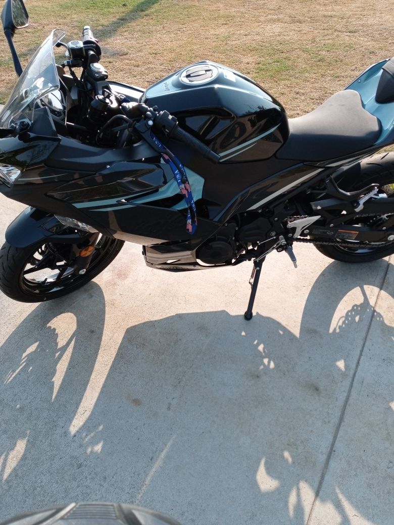 Ninja 400 2020 700 miles on it